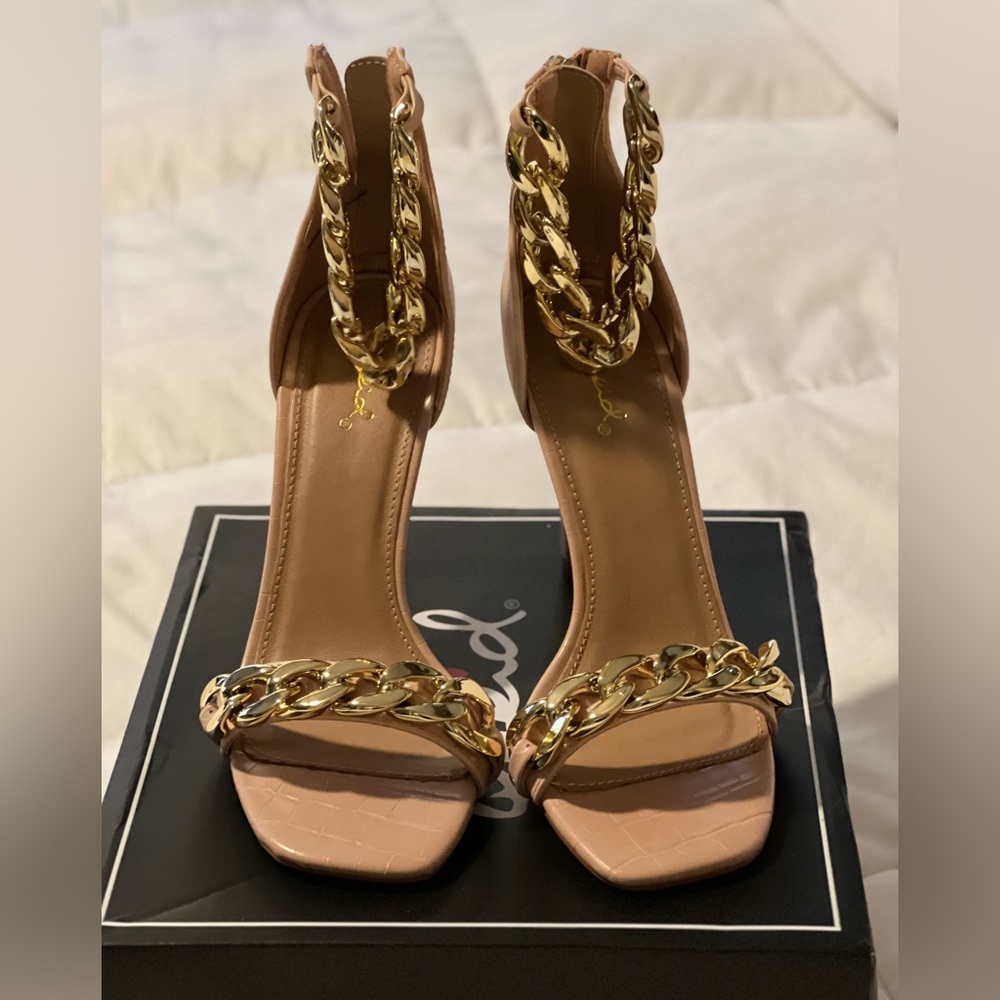 Hot NUDE Heels!